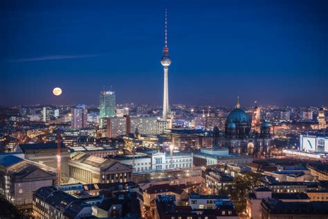 Berlin Skyline Mit Supermond Foto And Bild City Abend Berlin Bilder