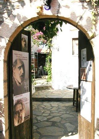 Ve bütün bir tarih tadı, insan girişimi, mutluluk çelişkisi. Etkin Aktif: Datça'da "Sokak Girişimi" ve Can Yücel; "Hayat ağır! Bu ağır hayatın içinden ...