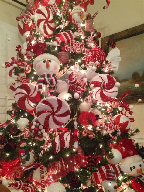 I ask myself, what am i supposed to do with the rest of these striped treats? LOVE this snowman tree!!! It's decked out from top to ...