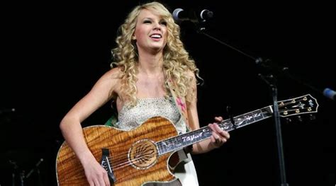 13 Country Performances By Taylor Swift