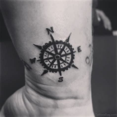 74 Gorgeous Compass Tattoos For Wrist