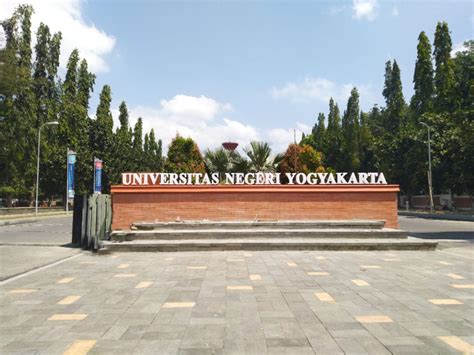 10 Pilihan Universitas Negeri Di Yogyakarta Terbaik Dan Terfavorit