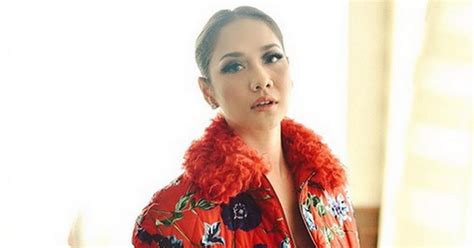 Bunga citra lestari or usually called 'bcl' is an indonesian female singer and sinetron actress. Bunga Citra Lestari Unggah Foto Seksi, Netizen: Beautiful ...