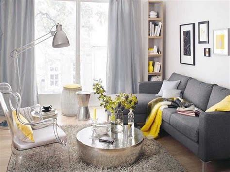 Give your home a polished look with our gorgeous genuine top grain leather furniture. cortinas para sala com sofá cinza | Salas pequenas ...
