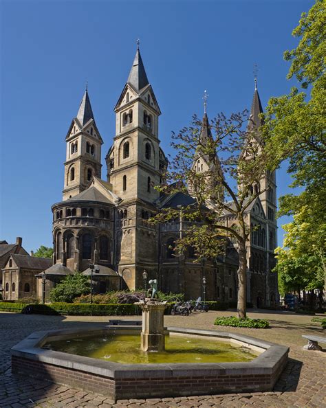 From wikimedia commons, the free media repository. Roermond - Munsterkerk | De Munsterkerk aan het ...