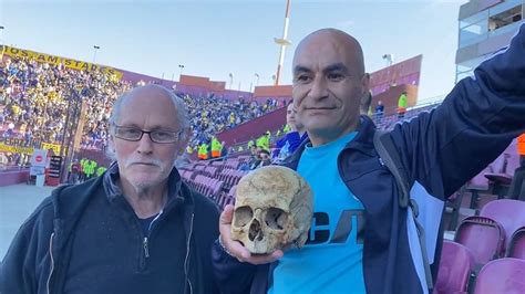 Un Hincha De Racing Llevó El Cráneo De Su Abuelo A La Semifinal Con