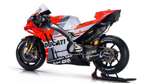 Official twitter account of ducati motor holding s.p.a. MotoGP: Ducati Desmosedici GP18 unveiled with new livery ...
