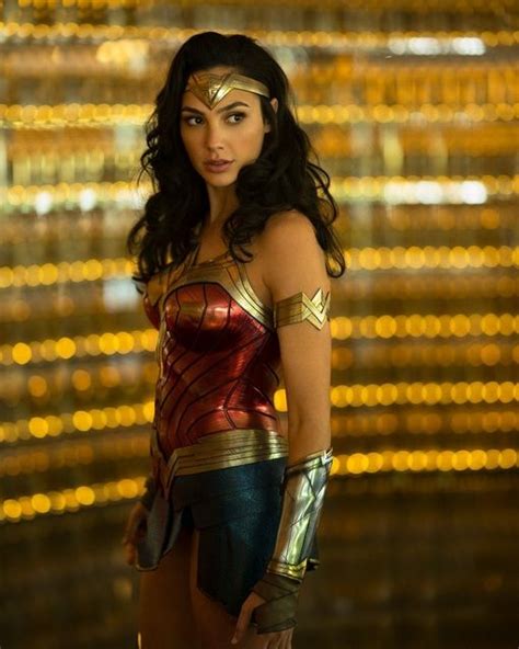 Wonder Woman 2 Première Image Officielle De La Super Héroïne En
