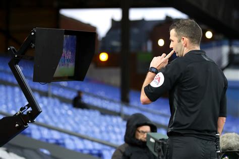 Var Premier League Referees Told To Start Using Pitch Side Monitors
