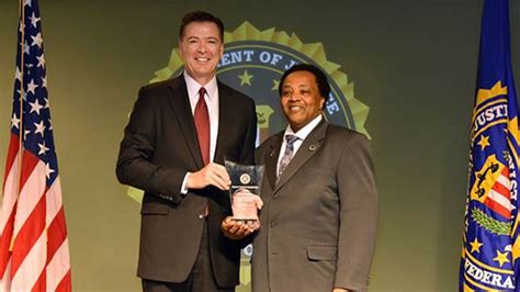 Andrew Holmes honored with leadership award from FBI - ABC7 Chicago