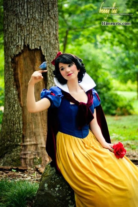 Snow White Cosplayed By Riddle1 Photographed By Emanondesign Read More Icsalli