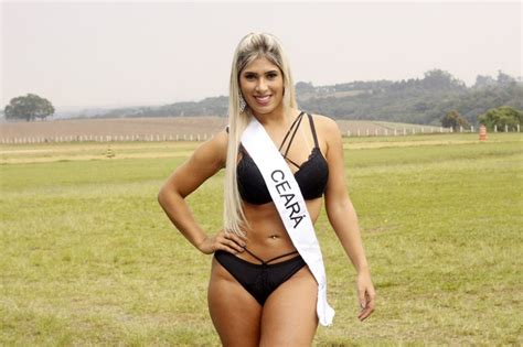 Ego De Lingerie Misses Bumbum Saltam De Paraquedas Para Entrar No Guinness Not Cias De Famosos