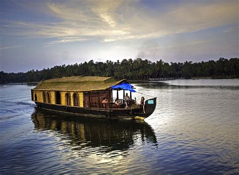 15 Honeymoon Places In Kerala For A Dazzling Escape