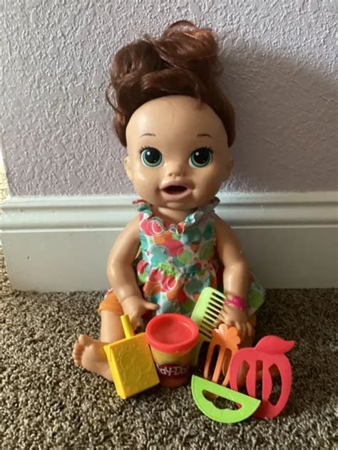 Hasbro Baby Alive Super Snacks Snackin Sara Brunette Doll Bilingual