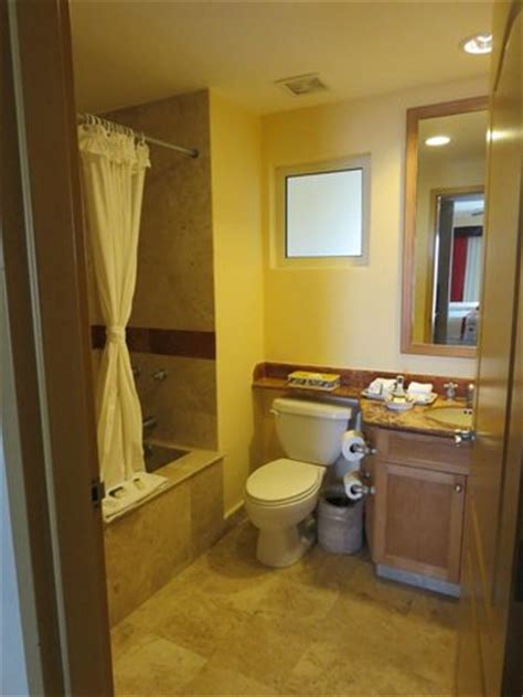 Actual bedroom dimensions might vary from 9' x 9' to 17' x 17' or even more deepening on a size of a house and personal preferences. Average Size Bathroom - Picture of Villa Del Palmar ...