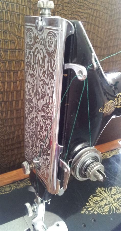 Cleaning my Singer Sewing Machine | Singer sewing machine vintage, Singer sewing machine, Singer 