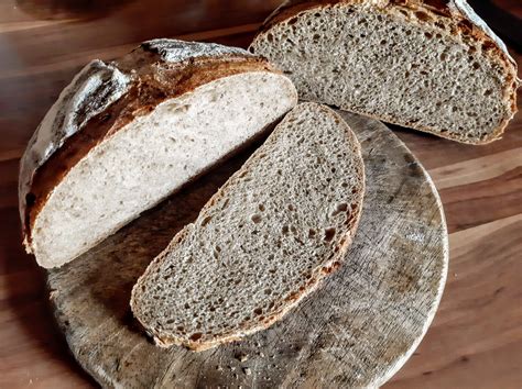 Brot backen mit Sauerteig ohne Hefe: rustikales Bauernbrot - Miris Welt