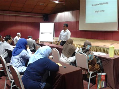 Dari perspektif intervensi kerja sosial. Geo Power System (M) Sdn. Bhd.: Kursus Komunikasi ...