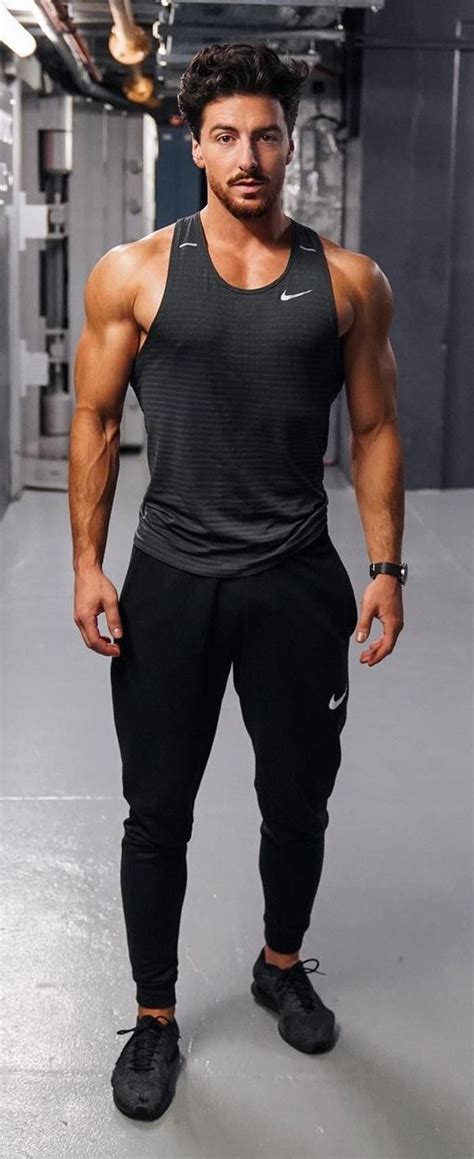 10 Best Workout Outfits For Men To Try In 2023