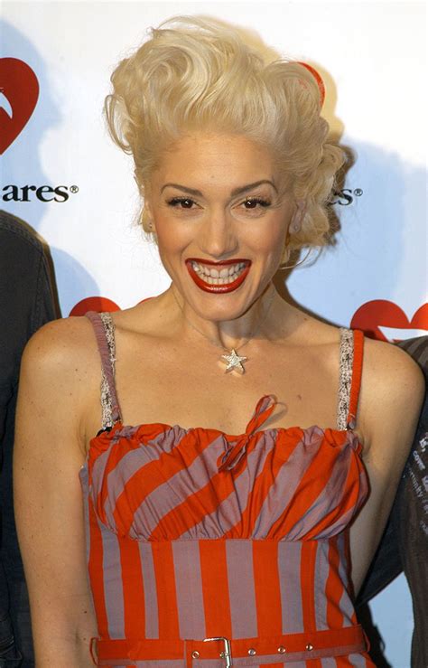 Celebrate Gwen Stefanis Birthday With 45 Pics Of Her In Red Lipstick Mtv