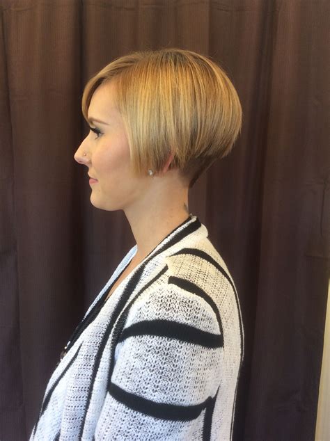 Gatsby Model Short Stacked Wedge Haircut Short Wedge Hairstyles