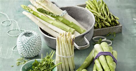 Spargel richtig kochen So bereitest du weißen und grünen Spargel zu