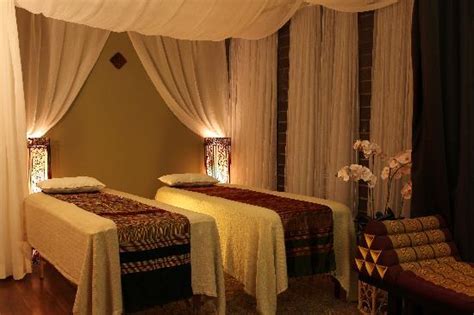 thai aroma oil massage couples room
