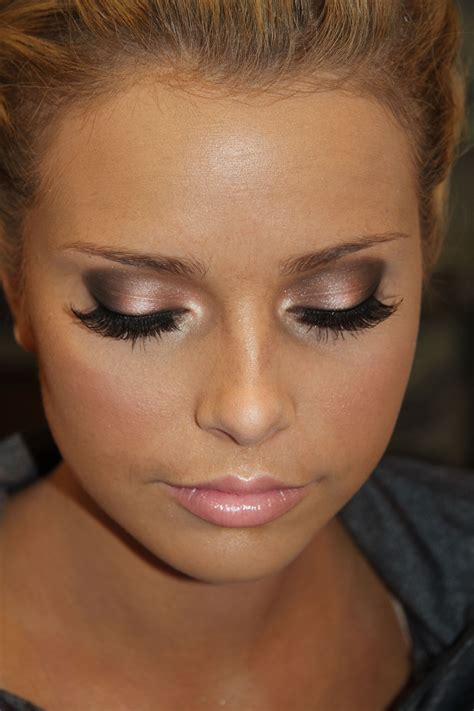 Make Your Eyes Pop In Photos With These Smokey Eyeshadow Tips