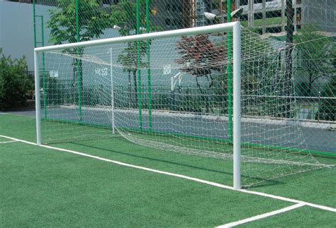 4.1경기 중 셔틀콕을 쉽게 구분하기위하여, 코트 후반부에 흰색부분이 없는 어두운 색상으로 설치해야한다. 축구골대(알루미늄) > 축구 골대 | 동화체육 주식회사 DONGHWA ...