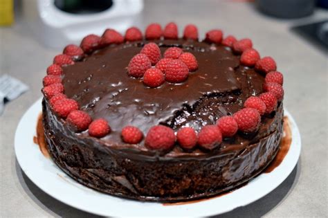 Es ist ein proteinreicher und erfrischender kuchen mit wenig zucker. VeganMoFo 2014 Rezept: Himbeer-Schoko-Mud Cake | Schoko ...