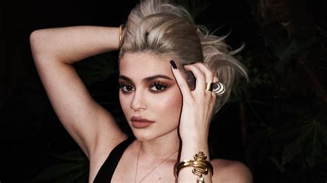 Kylie Jenner Admits She Was Obsessed With Making Her Lips Bigger Says Social Media Is