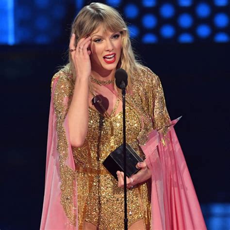 Taylor Swift Wins Artist Of The Year Amas 2020 Sizzle Talk