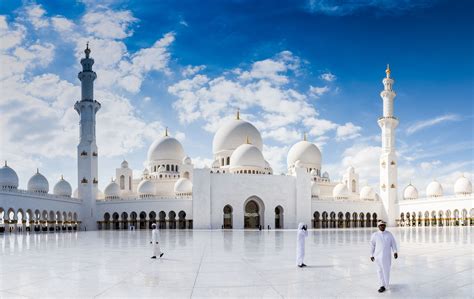 A Panorama Of The Grand Mosque In Abu Dhabi Photocritique