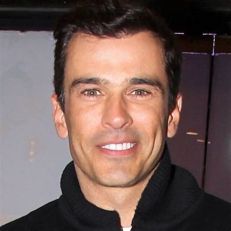 He is an actor, known for el rostro de analía (2008), flores amarillas en la ventana (1996) and el auténtico rodrigo leal (2003). Martín Karpan - Topic - YouTube