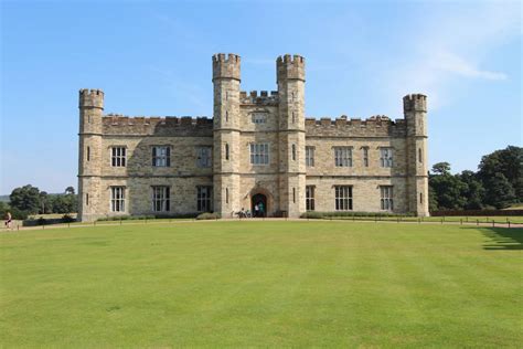 Leeds Castle Frontal View Image Freephoto Image Free Photo