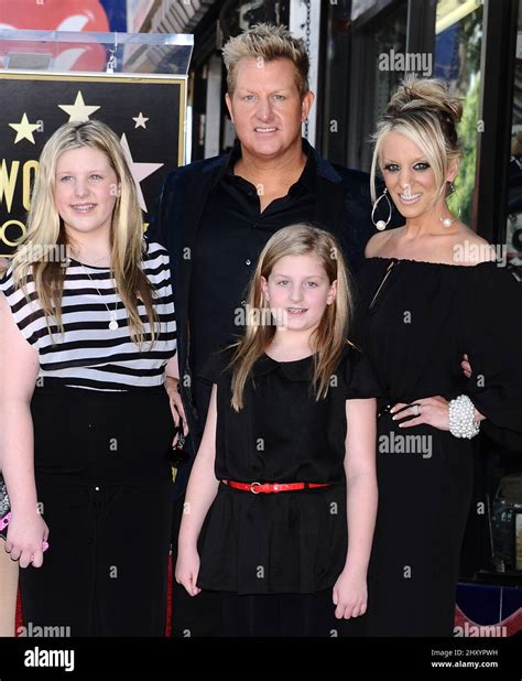 gary levox wife tara daughters brittany and brooklyn attending the rascal flatts star ceremony