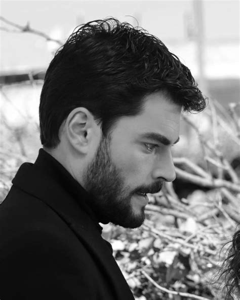 Uğruna herkesi karşısına aldığı büyük aşkı miran'ın öldüğünü düşünen reyyan hayatının en zor gününü. Pin on hercai miran