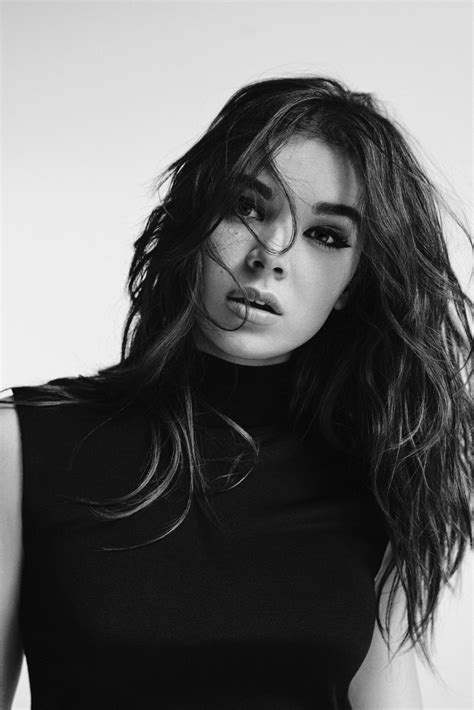 17 Magazine Photoshoot Hailee Steinfeld Pics