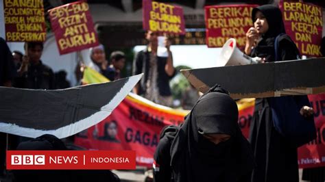Dua Wni Bebas Dari Hukuman Mati Di Arab Kembali Ke Indonesia Bbc