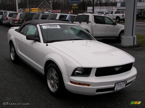 2008 Performance White Ford Mustang V6 Premium Convertible 41508352
