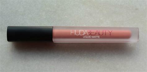 Huda Beauty Bombshell Liquid Matte Lipstick Review