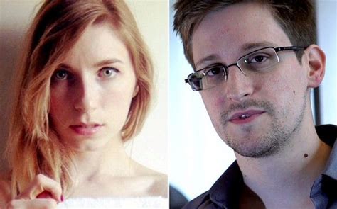 Former us national security agency (nsa) contractor edward snowden, who was granted asylum in russia after exposing mass surveillance technologies used by us special services, said in an interview with guardian he married his longtime girlfriend lindsay mills in russia. Edward Snowden's girlfriend is with him in Moscow ...