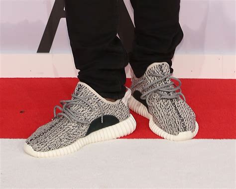 Kanye West Yeezy Sneakers Offered For Kidney Time