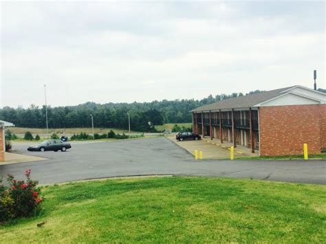 It is seven miles north of interstate 70. Stratton Inn - Prices & Motel Reviews (Princeton, KY ...