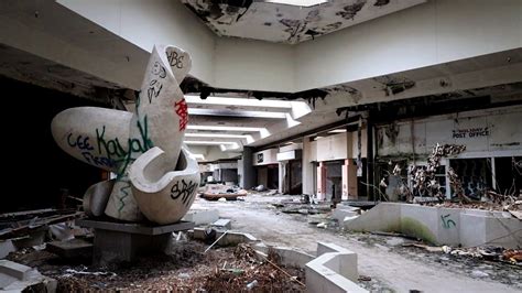 Exploring The Abandoned 125 Million Square Foot Jamestown Mall In St