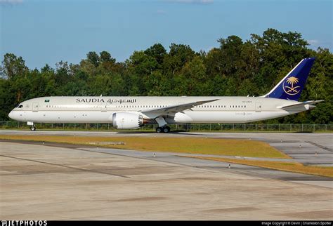 After dropping its sonic cruiser project. Saudi Arabian Airlines recebe seu primeiro Boeing 787-10 ...