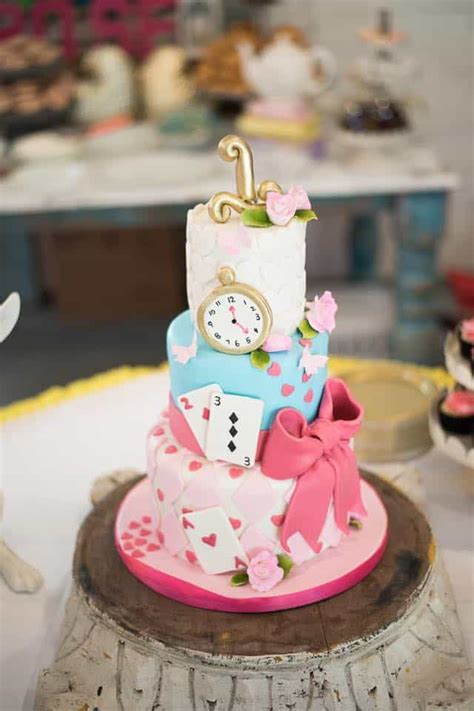 Easy Alice In Wonderland Cake Alice In Wonderland Mad Tea Party Baby
