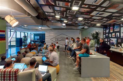 4 Tips to Create a Collaborate Workplace - ChargeSpot