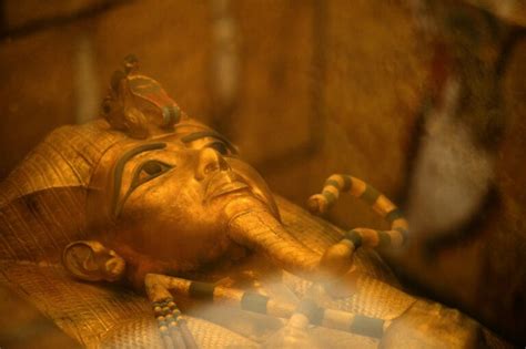 Tomb Savers Conservationists Unveil Work On Tutankhamun Grave