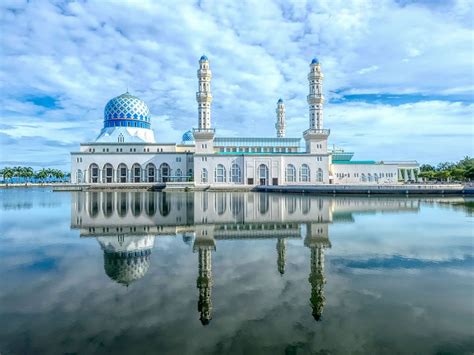 Photo The Floating Kota Kinabalu City Mosque In Sabah Malaysia Via